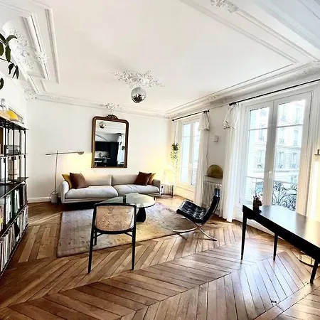 Marais Parisien Chic Paris
