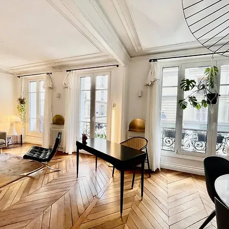 Marais Parisien Chic *